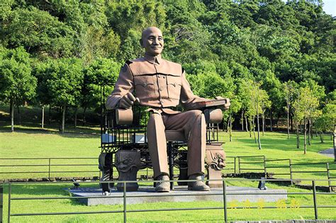 蔣介石墓|慈湖紀念雕塑公園（桃園市） 